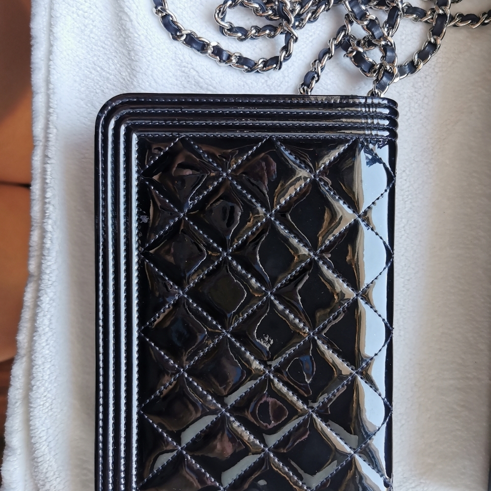 Chanel wallet in chain